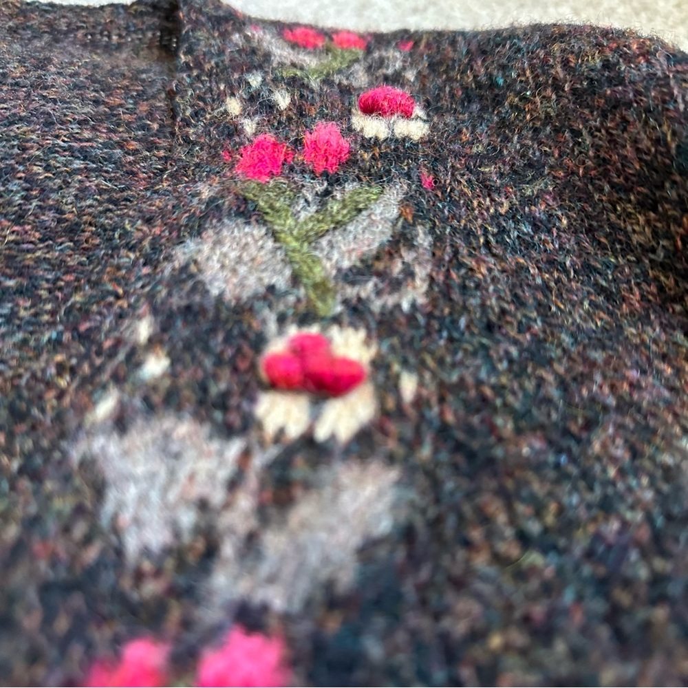 Women’s Knit Cardigan Brown Flower Details Size Small - Picture 12 of 13